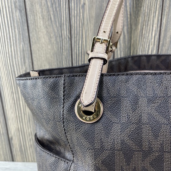 Michael Kors Signature Shoulder Bag Tote Bag - Picture 4 of 16